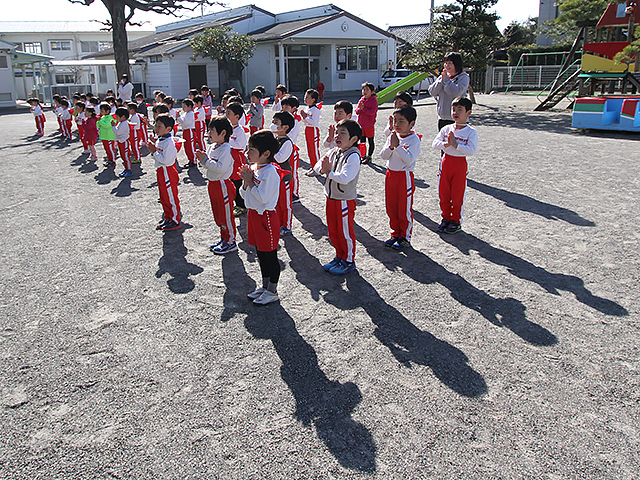 河輪幼稚園 朝の挨拶の様子